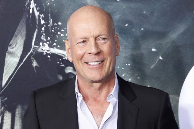 aphasia โรคหลอดเลือดสมอง ที่ bruce willis ป่วย ลูกสาวเผย บรูซวิลลิสลาวงการ เหตุเกิด พูดไม่ได้ อาการลิ้นแข็ง พูดไม่ออก แต่มี สัญญาณเตือนโรคหลอดเลือดสมอง