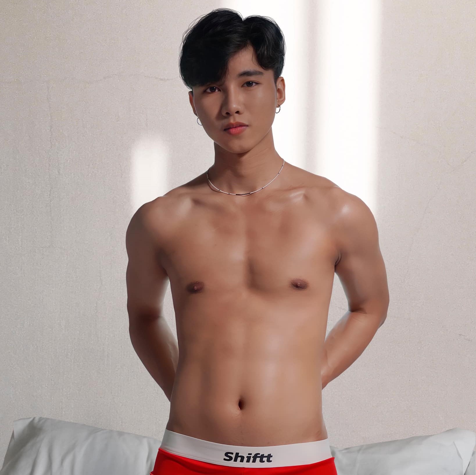 ปอนด์ กฤษฎาคุ้มทรัพย์ @pondkrit  นายแบบเกย์ ที่โดงดังใน Onlyfans เป็นทั้ง ดาวทวิตเตอร์ ดาวติ๊กต๊อก นายแบบกางเกงใน