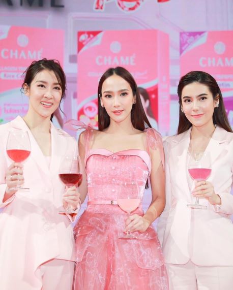 ภาพเชียร์ ฑิฆัมพร, ภาพ อั้ ม พัชรา ภา และ การ์ตูน นันท์ฐณิชา