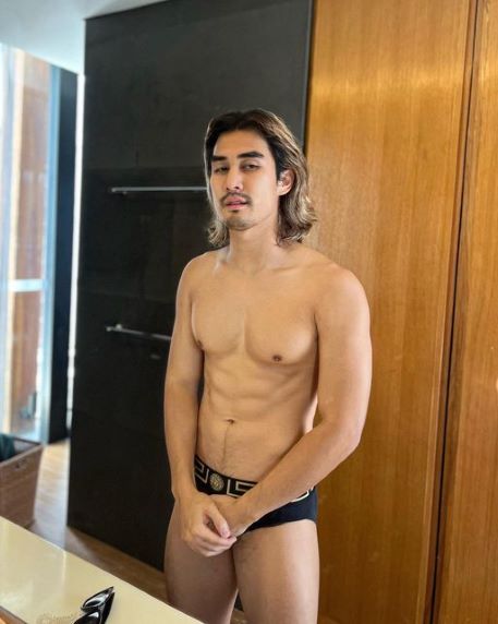 ดิว เดอะสตาร์ 9 แก้ผ้าโชว์ดุ้น